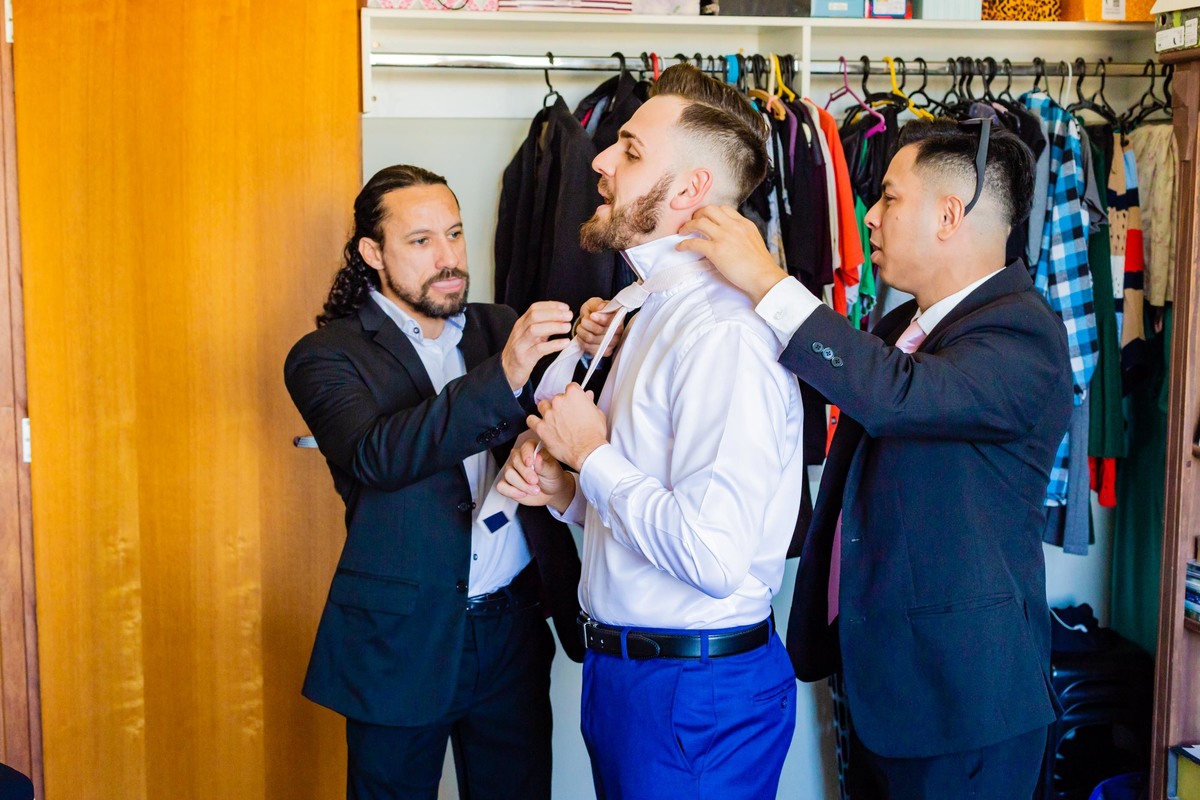 making of do noivo terno azul amigos