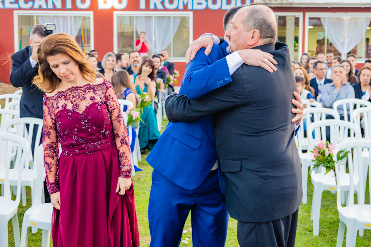 entrada do noivo cumprimento