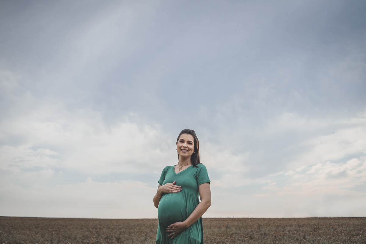 Foto de gestante na plantação