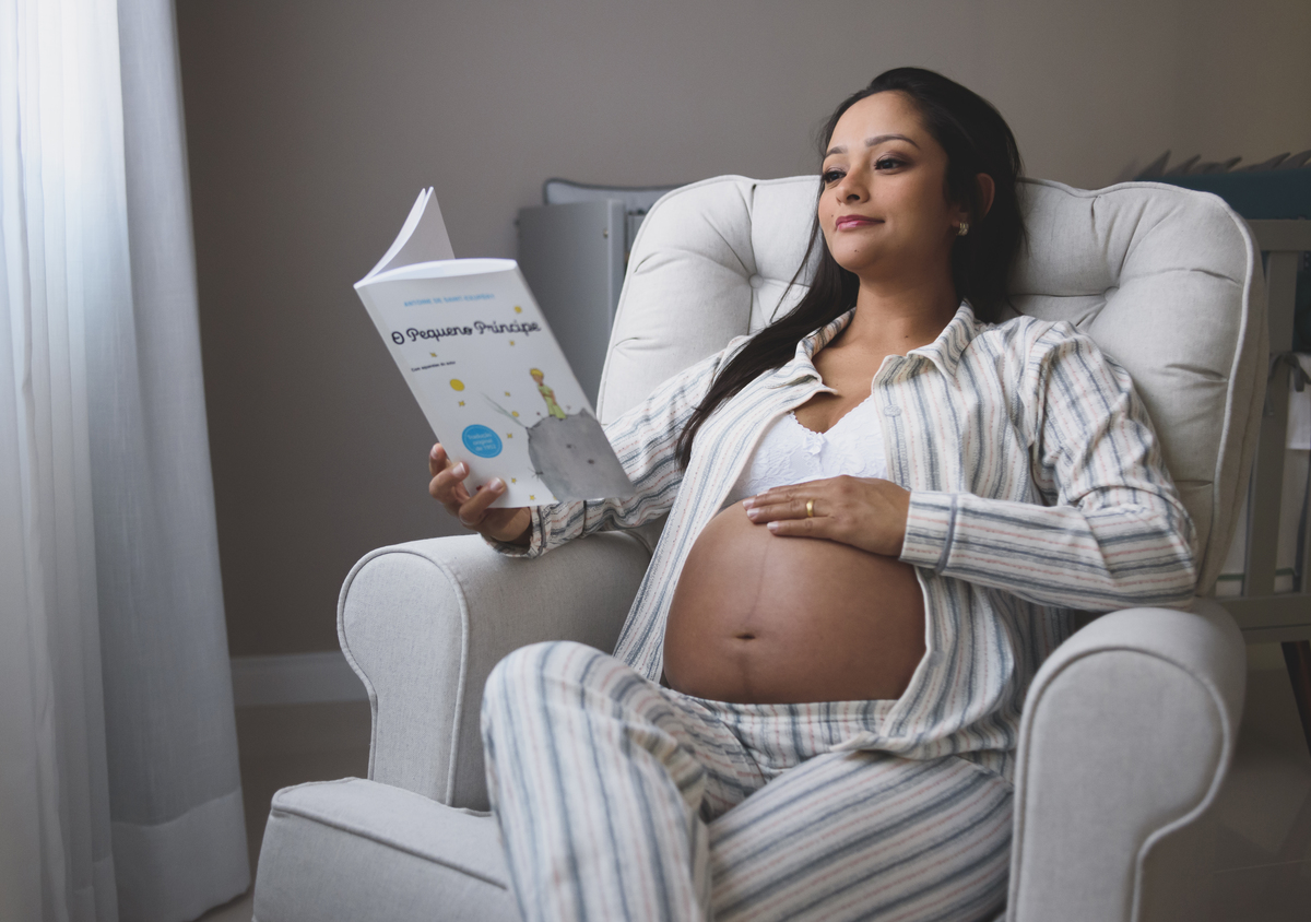 Foto de gestante na poltrona