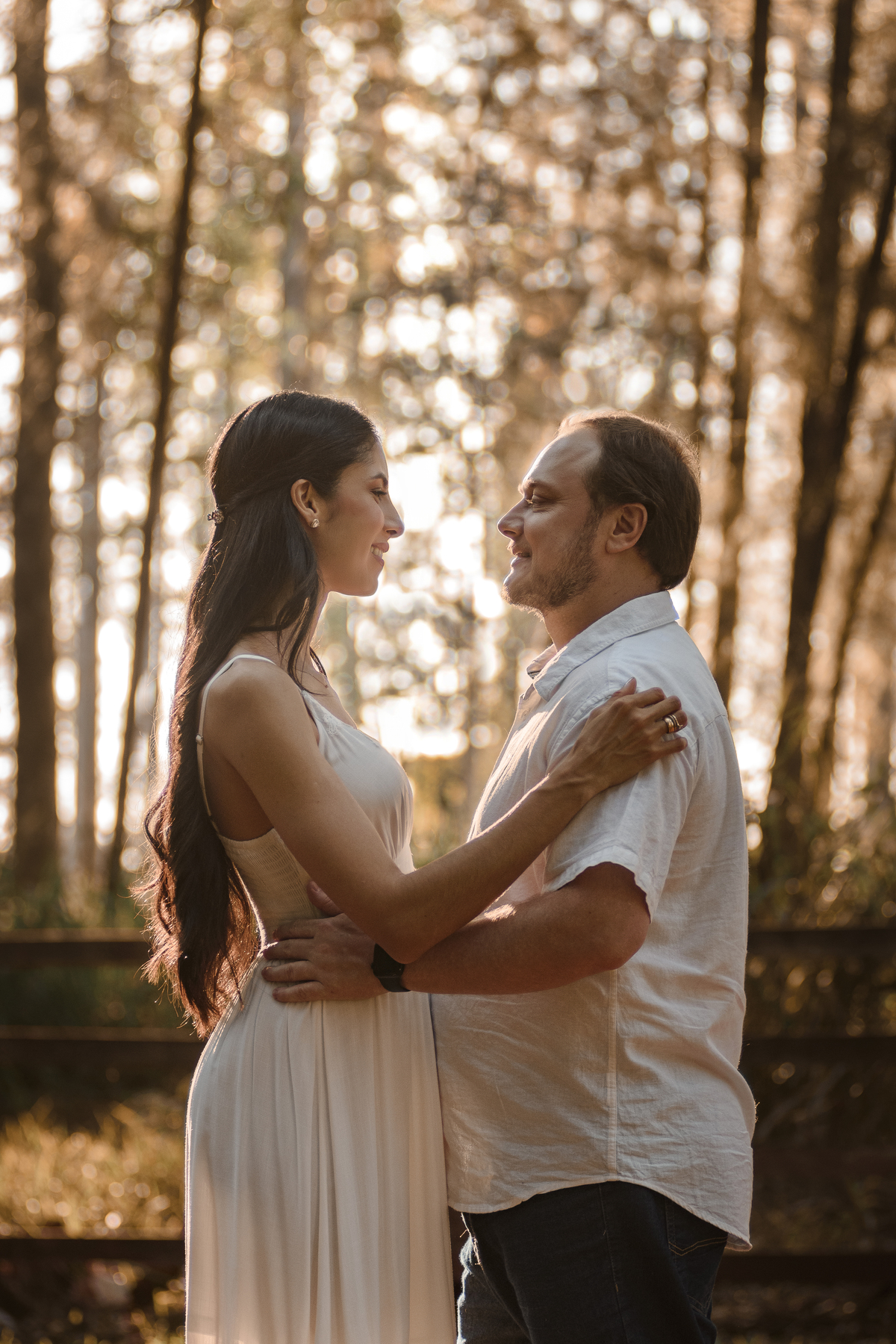 Ensaio pre casamento; pre wedding no por do sol em Foz do Iguaçu; fotógrafo Douglas Guimarães
