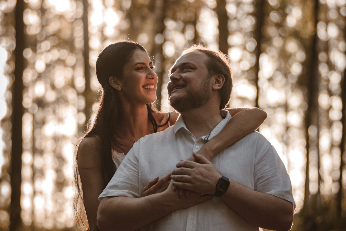 Ensaio pre casamento; pre wedding no por do sol em Foz do Iguaçu; fotógrafo Douglas Guimarães