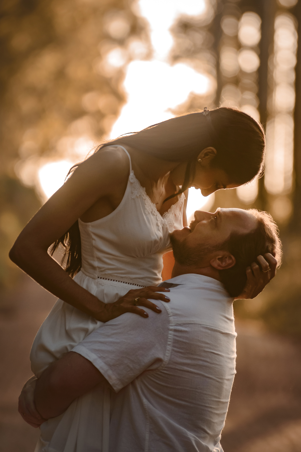 Ensaio pre casamento; pre wedding no por do sol em Foz do Iguaçu; fotógrafo Douglas Guimarães