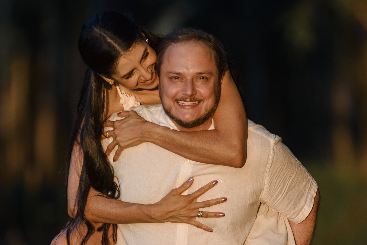 Ensaio pre casamento; pre wedding no por do sol em Foz do Iguaçu; fotógrafo Douglas Guimarães