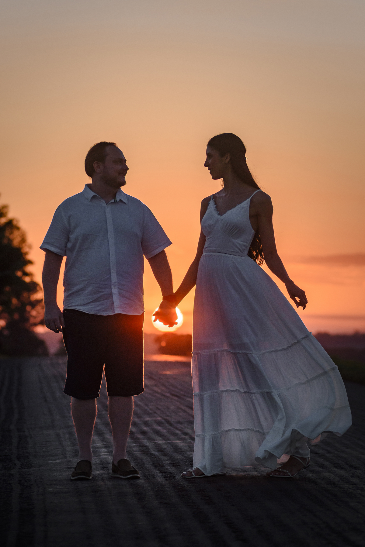 Ensaio pre casamento; pre wedding no por do sol em Foz do Iguaçu; fotógrafo Douglas Guimarães