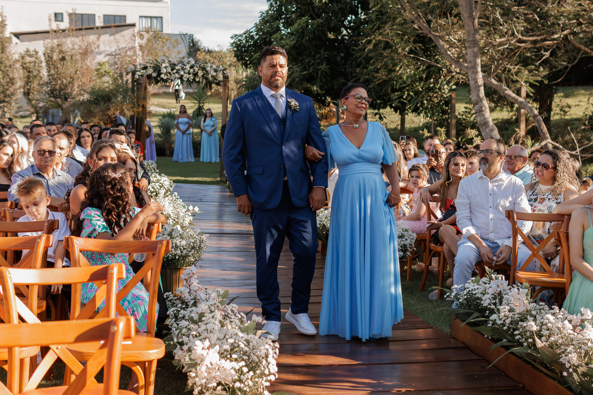 Foto de casamento ao ar livre