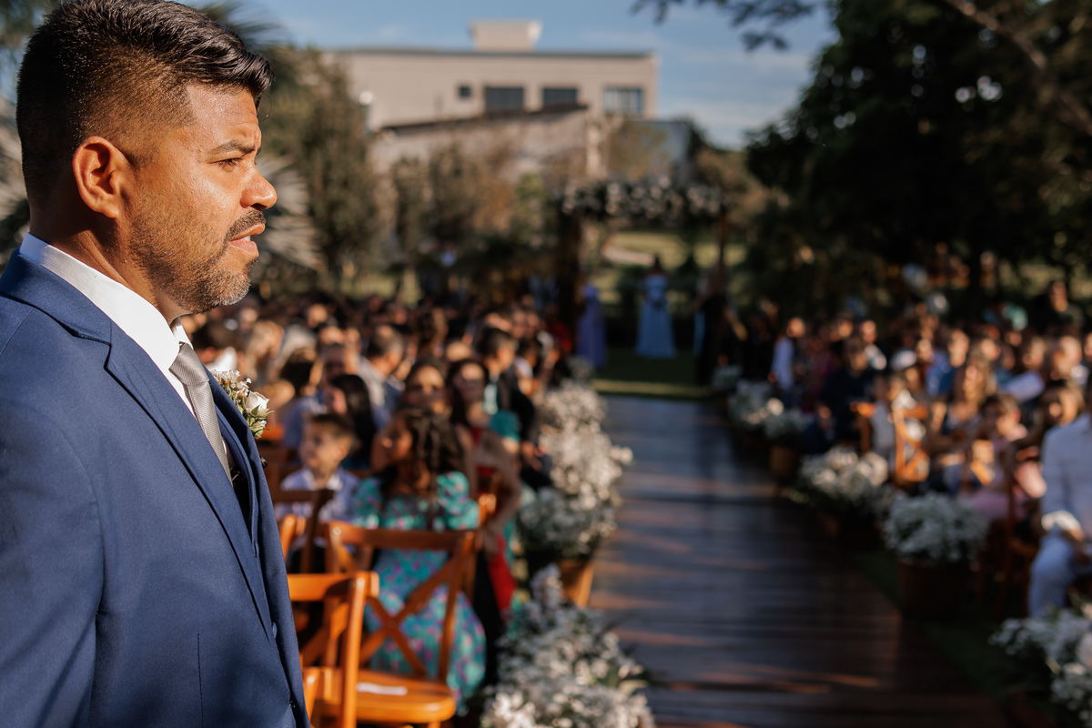 Foto de casamento ao ar livre