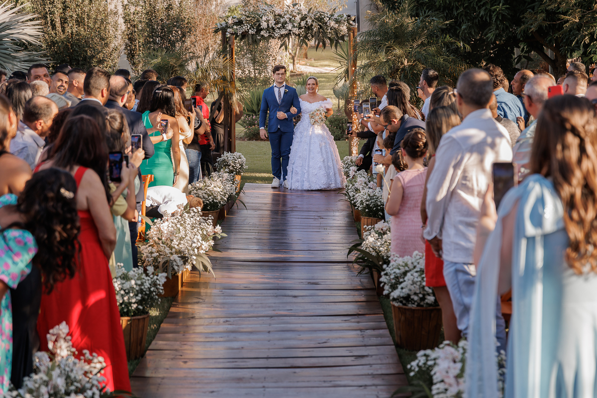 Foto de casamento ao ar livre