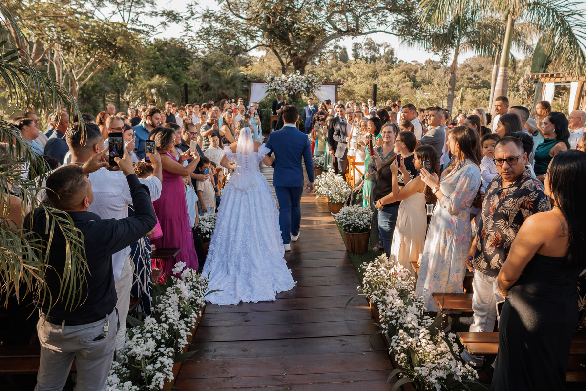 Foto de casamento ao ar livre