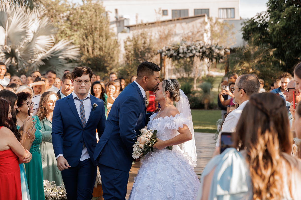 Foto de casamento ao ar livre