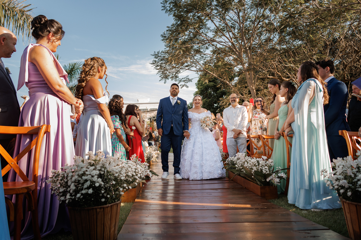 Foto de casamento ao ar livre