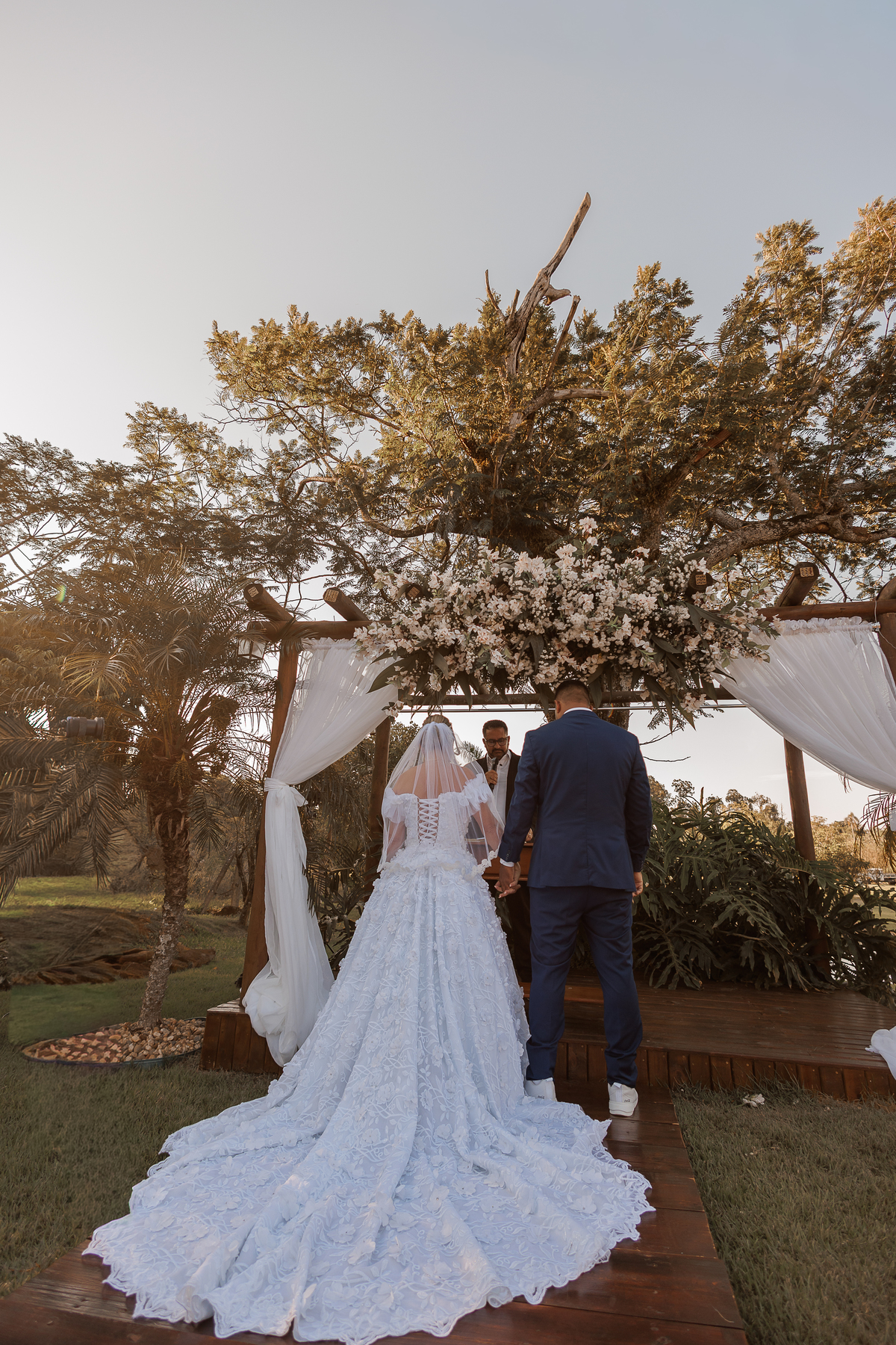 Foto de casamento ao ar livre