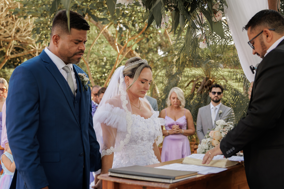 Foto de casamento ao ar livre