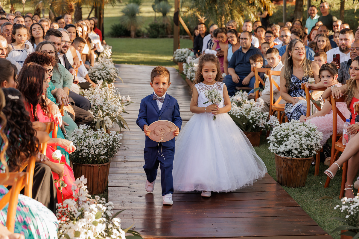 Foto de casamento ao ar livre