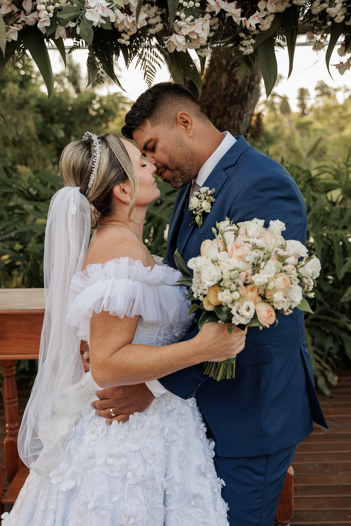 Foto de casamento ao ar livre