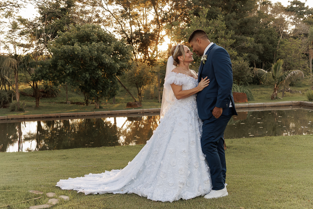 Foto de casamento ao ar livre