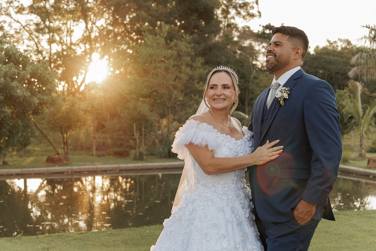 Foto de casamento ao ar livre