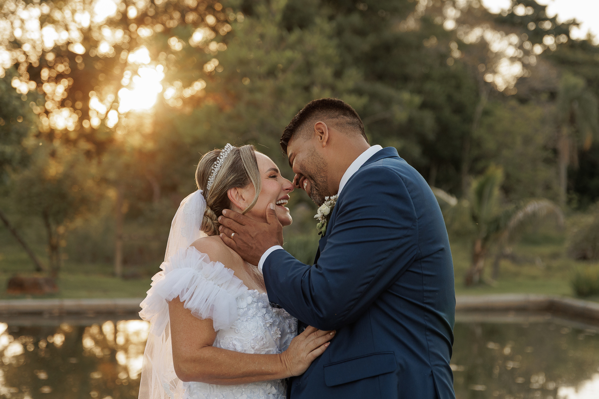 Foto de casamento ao ar livre