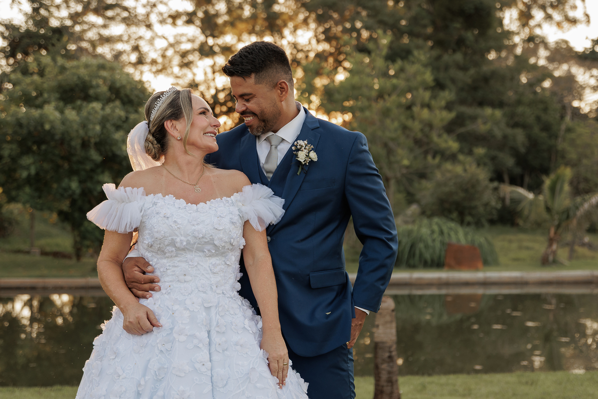 Foto de casamento ao ar livre