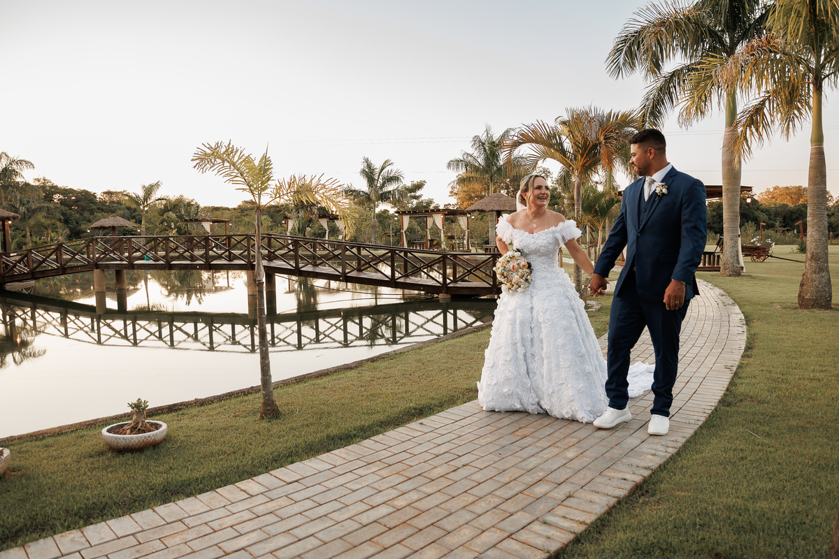 Foto de casamento ao ar livre