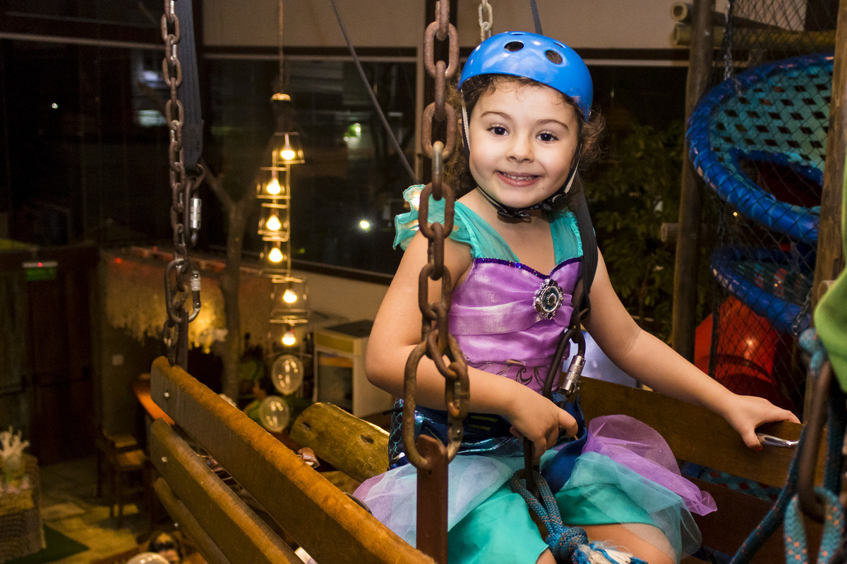 aniversariante se divertiu muito na tirolesa da Ecomania onde foi sua festa de aniversário