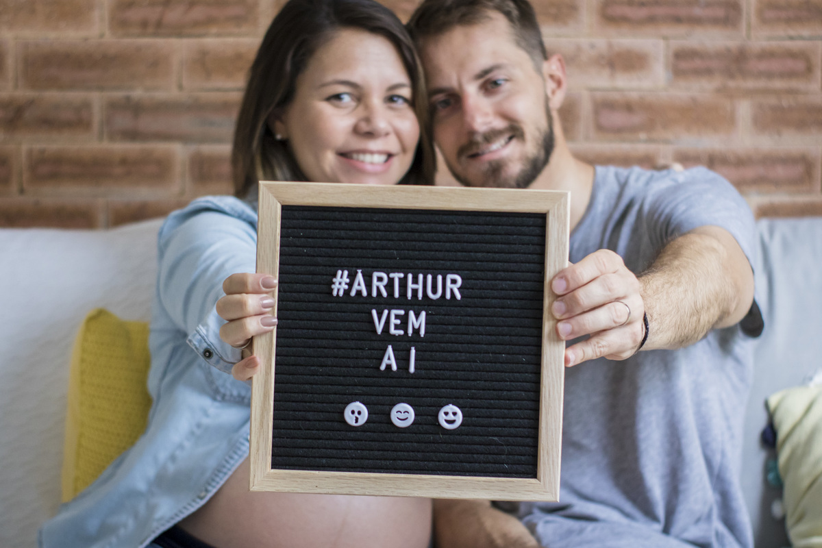 placa avisando que o bebe está chegando