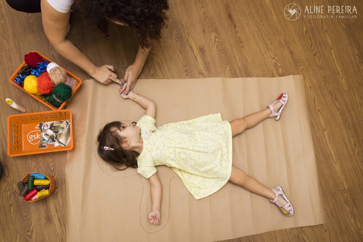 criança na aula de artes do Jardim espaco de educação infantil em Jacarepaguá
