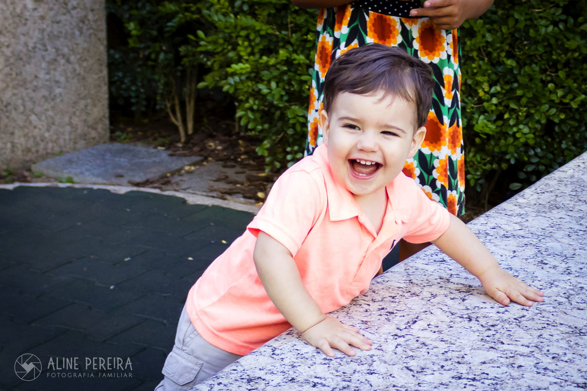 criança feliz na festa de aniversário
