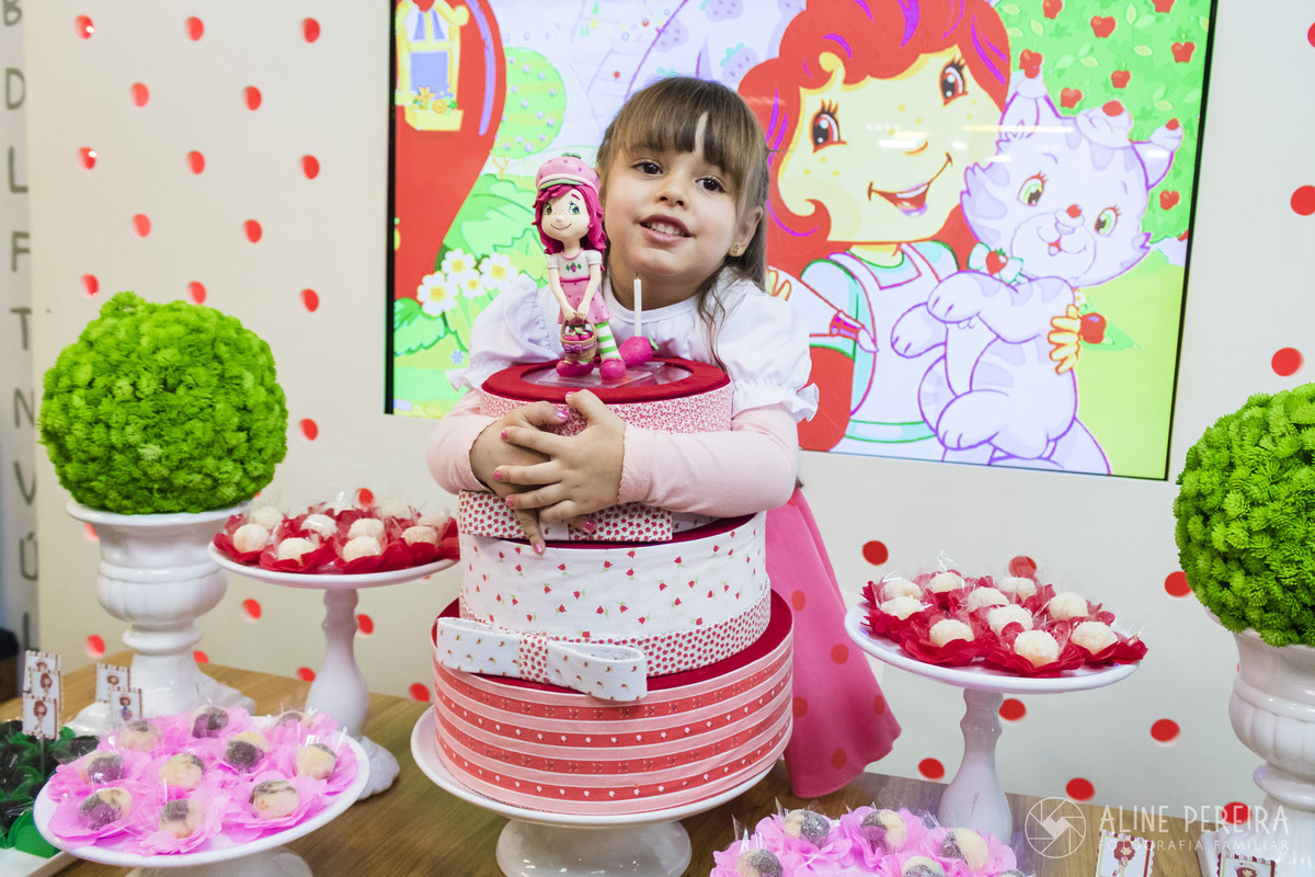 Bolo no tema moranguinho