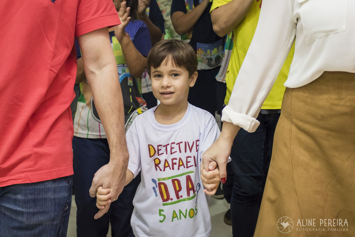 Aniversariante chegando na festa de aniversário na casa de festas balangandã