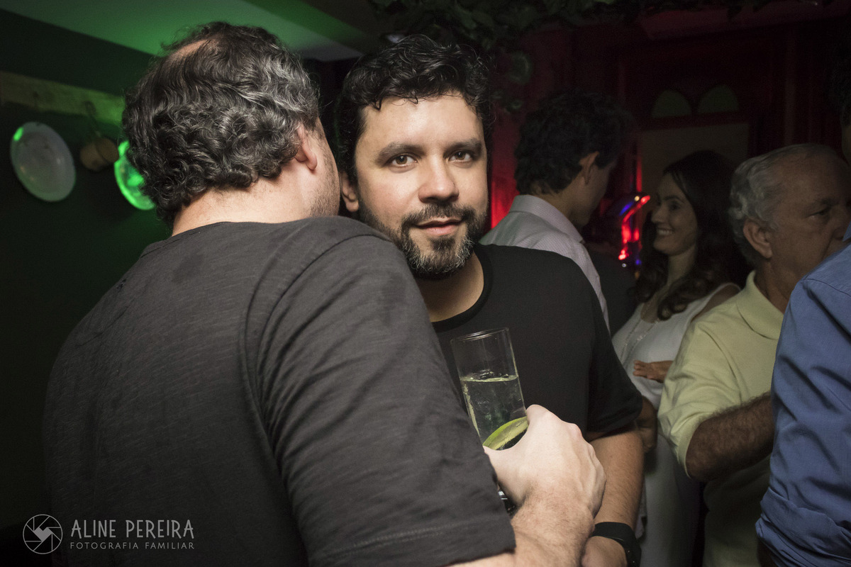 fotografia do aniversariante em sua festa de aniversario de 40 anos