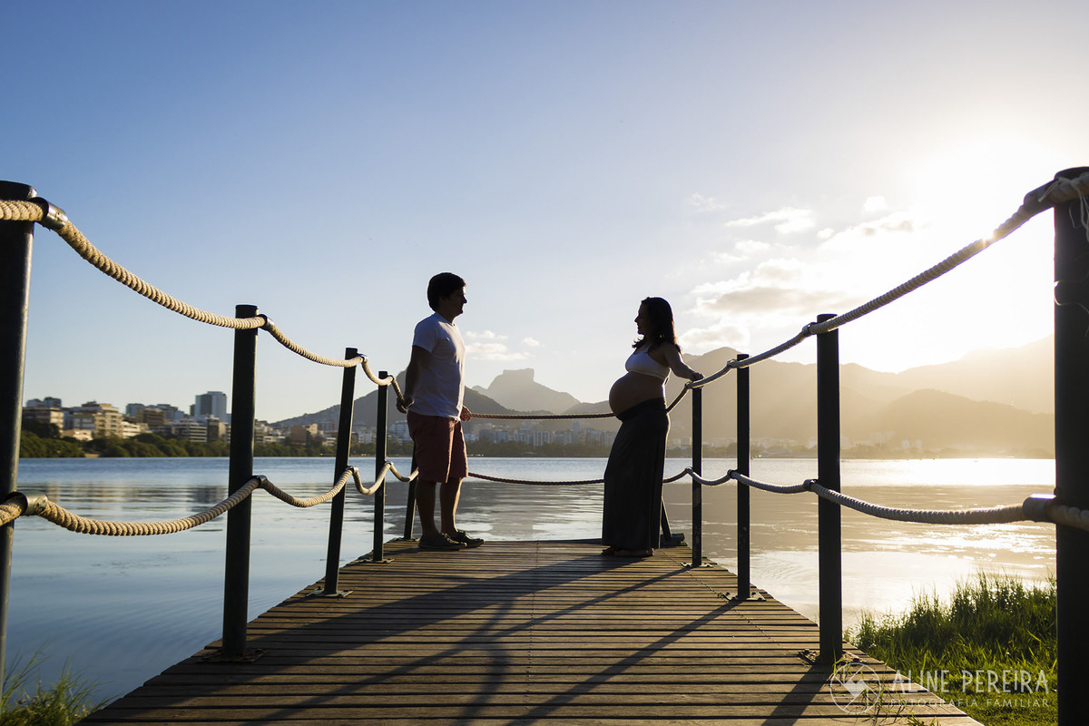 grávida e marido no deck da Lagoa Rodrigo de Freitas