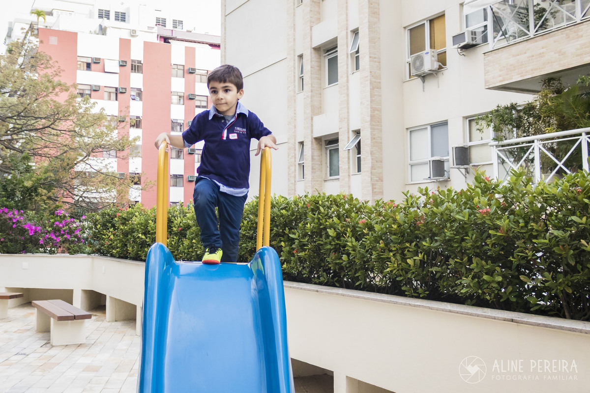 menino no escorrega