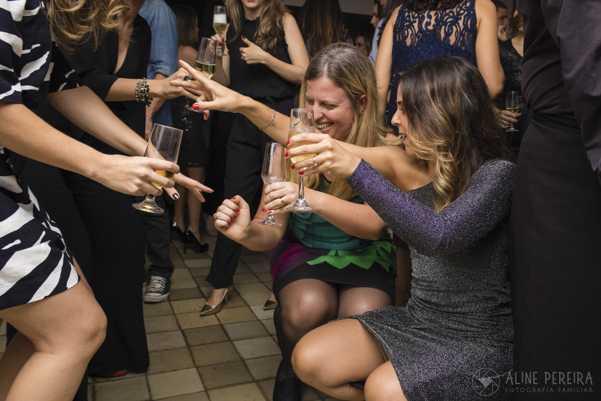 mulheres dançando em festa de aniversario de 40 anos