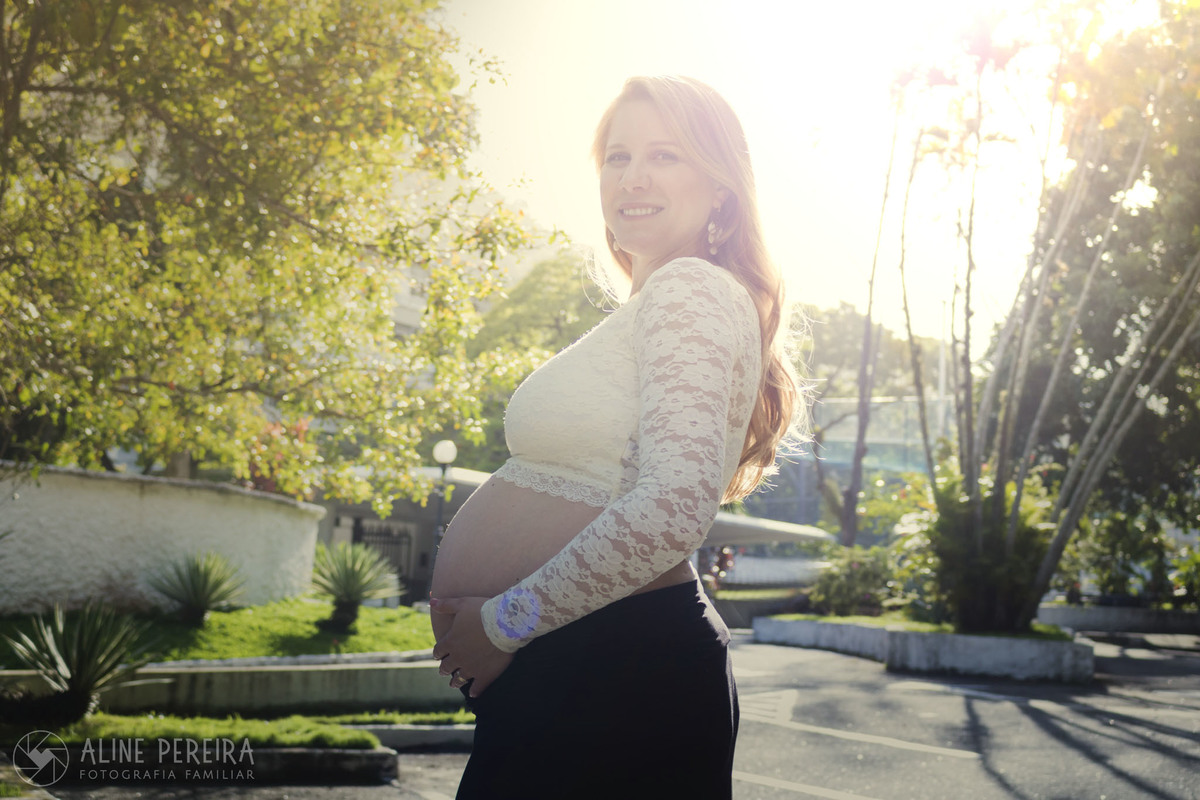 gravida com sol ao fundo