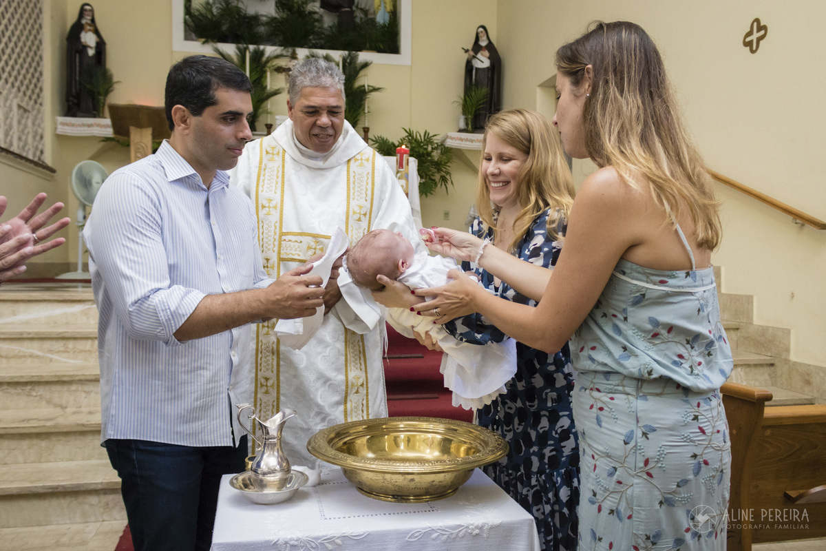 cerimonia de batizado no convento das irmãs clarissas