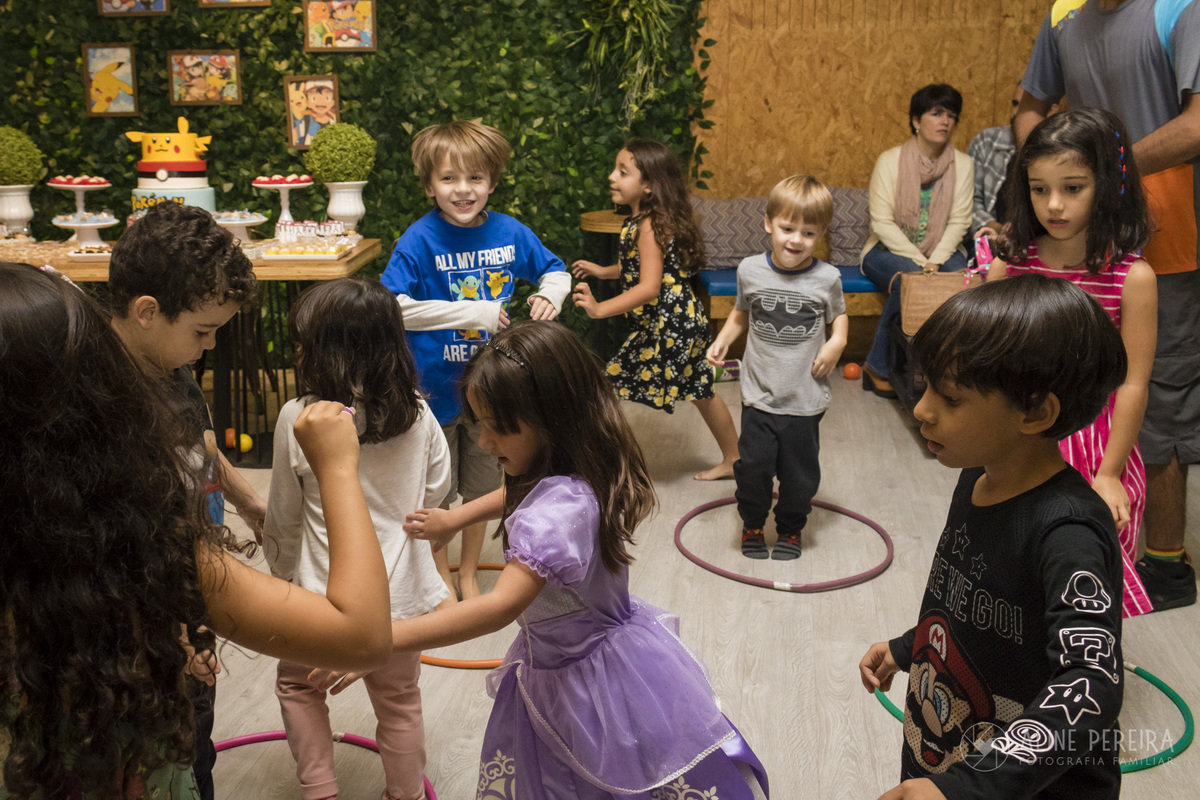 crianças brincando na casa de festas animason do fashion mall