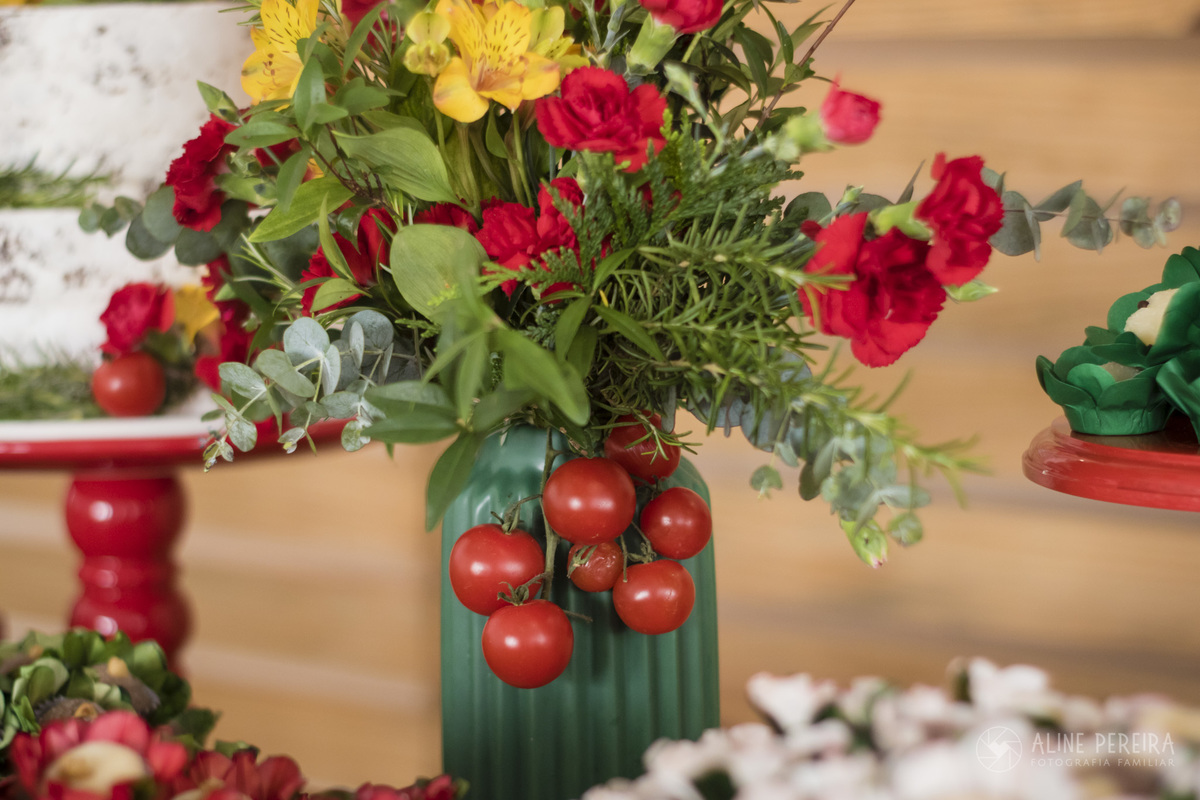 mesa do bolo com o tema Itália para um aniversário de 90 anos
