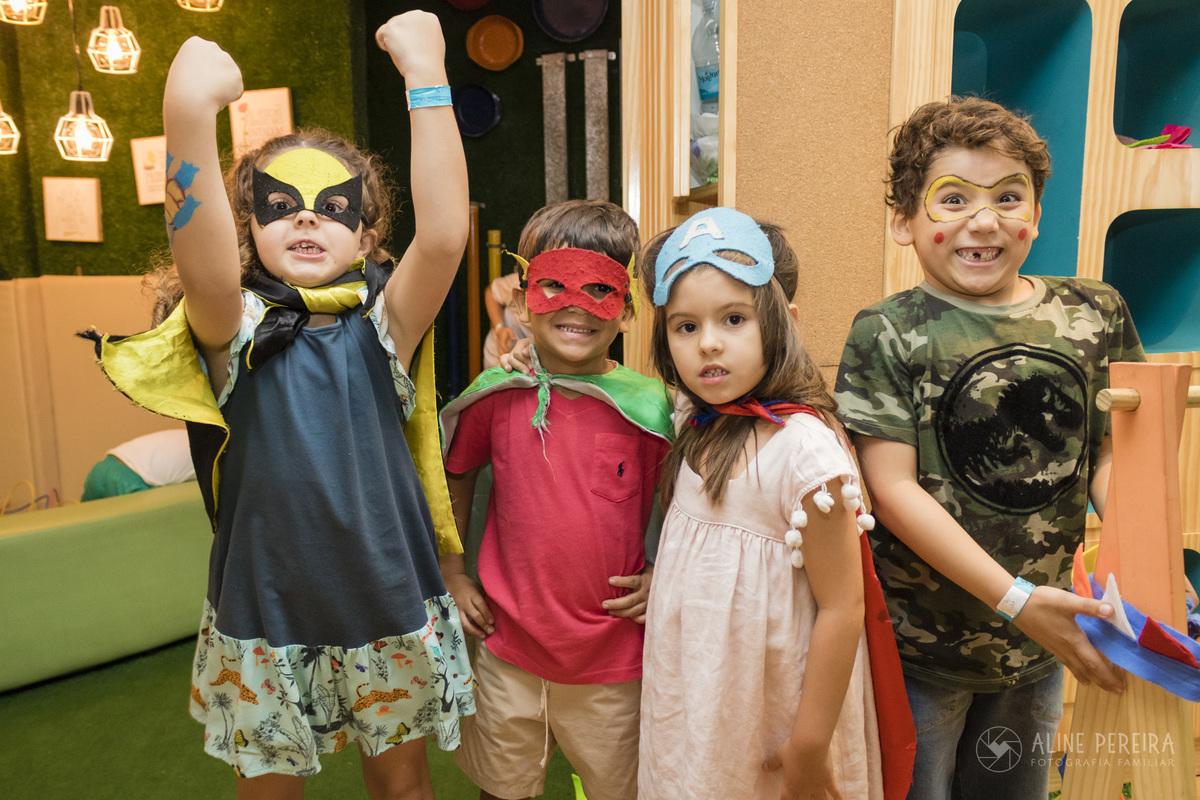 crianças fantasiadas na Up Kids no shopping da gavea