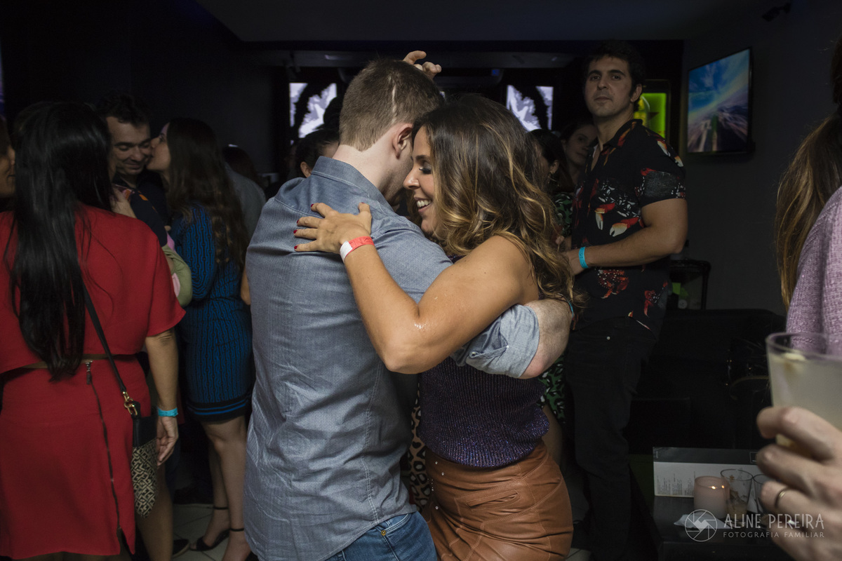 casal dançando no Lounge Ki na Fonte da Saudade
