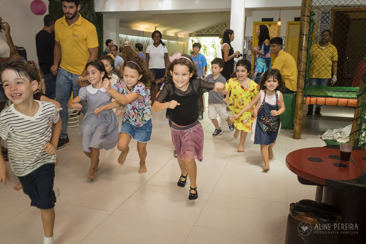 crianças brincando na casa de festas Quintal Festas em Botafogo