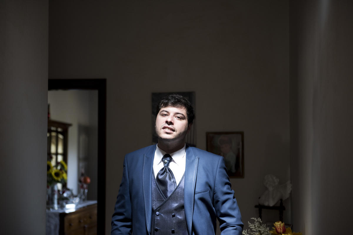 noivo, sorriso do noivo, felicidade do dia de casamento