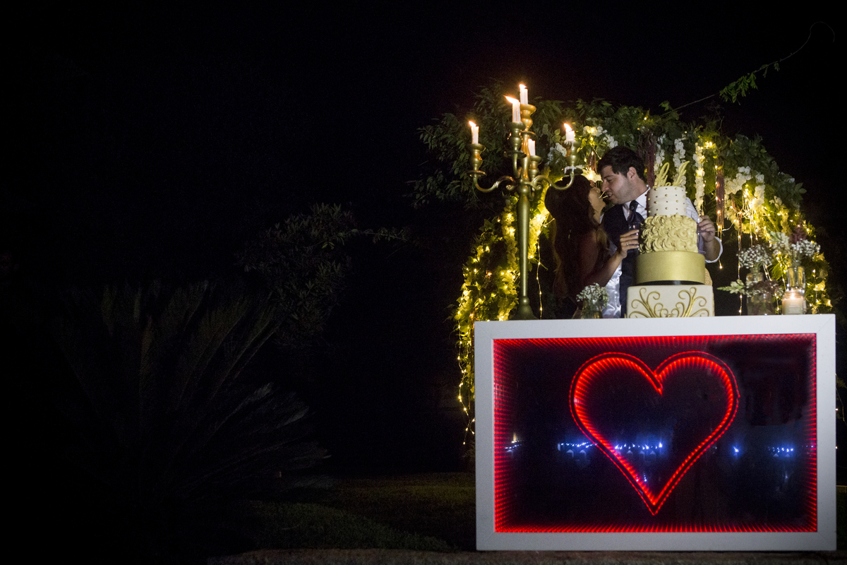 bolo de noivos, casamentos, corações, corte do bolo, fecho do casamento