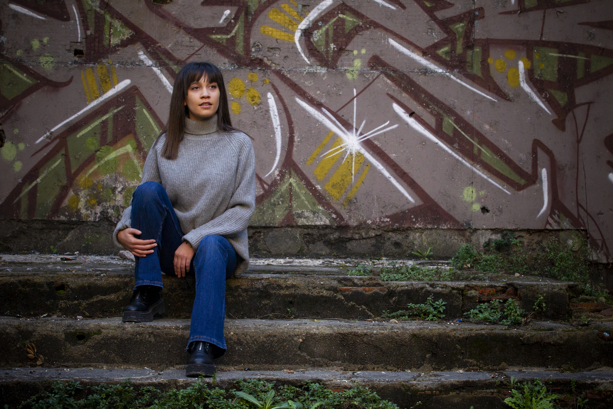 sessão em grafiti, sessão com pintura, sessão fotográfica, jovem em sessão fotográfica feminina, fotografia de família