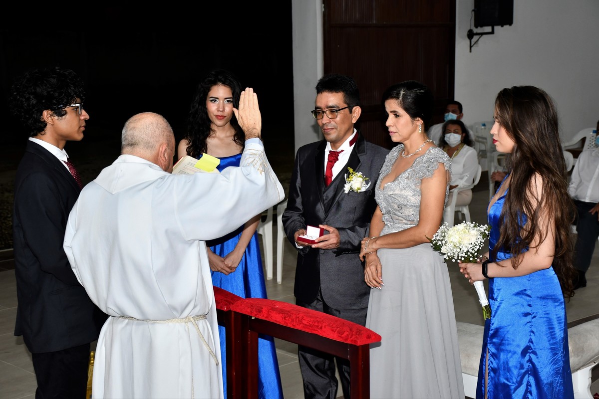 BODAS DE PLATA - 25 AÑOS
William y Luz Dary - 18 Septiembre 2021