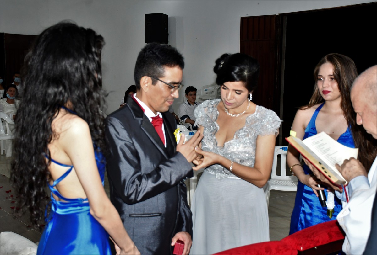 BODAS DE PLATA - 25 AÑOS
William y Luz Dary - 18 Septiembre 2021