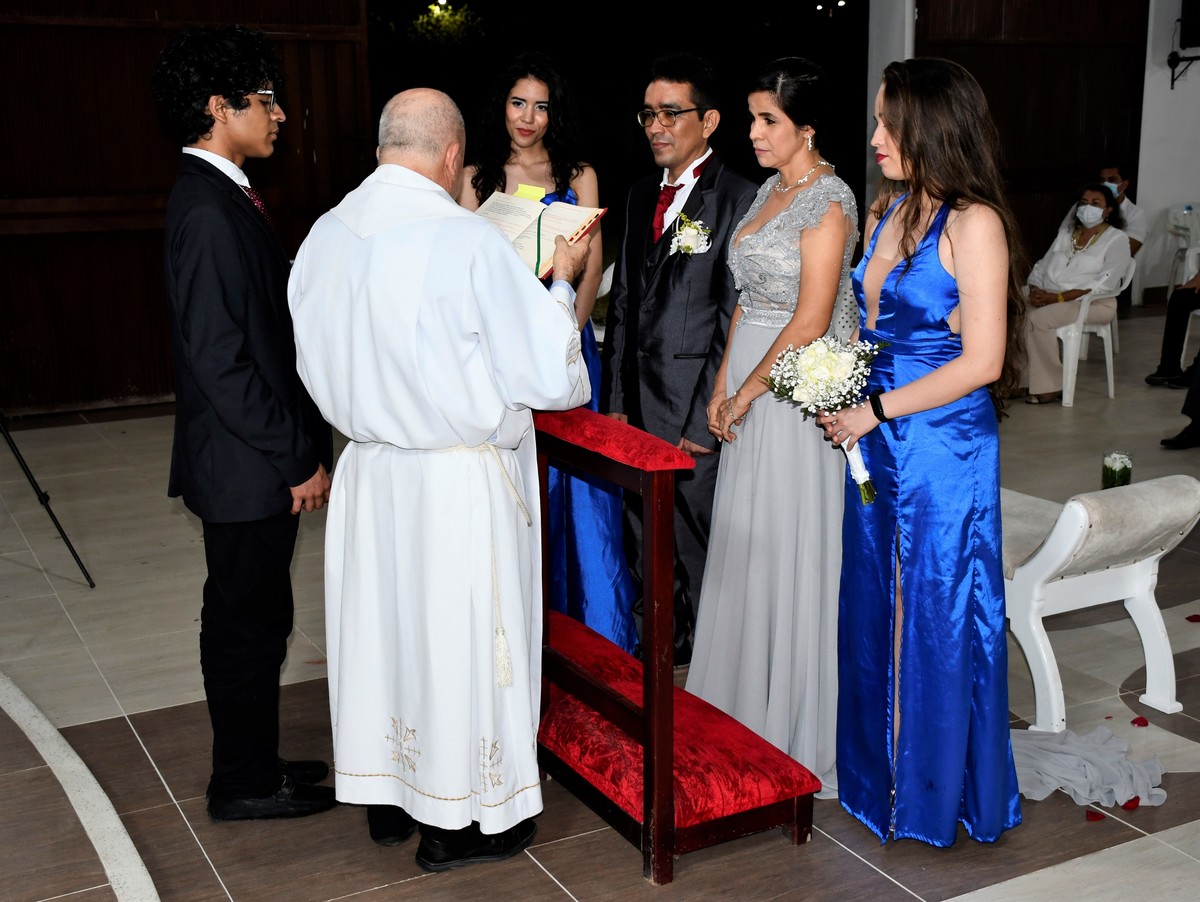 BODAS DE PLATA - 25 AÑOS
William y Luz Dary - 18 Septiembre 2021