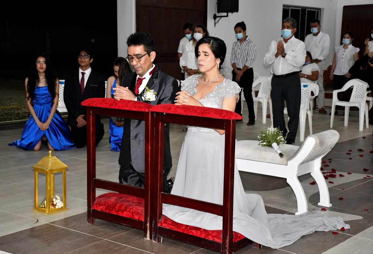 BODAS DE PLATA - 25 AÑOS
William y Luz Dary - 18 Septiembre 2021