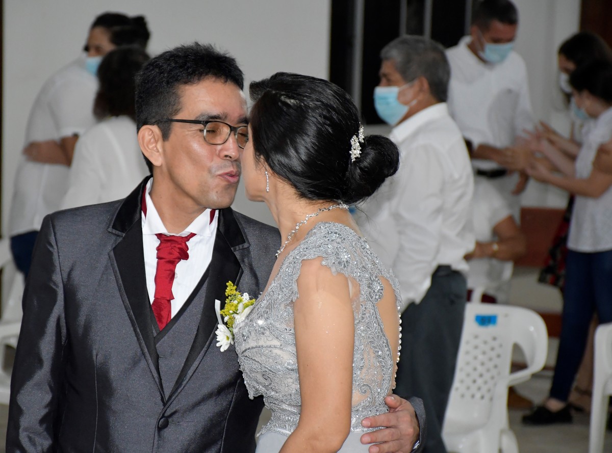 BODAS DE PLATA - 25 AÑOS
William y Luz Dary - 18 Septiembre 2021