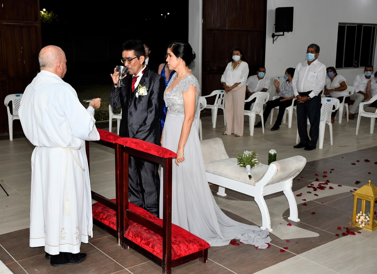 BODAS DE PLATA - 25 AÑOS
William y Luz Dary - 18 Septiembre 2021